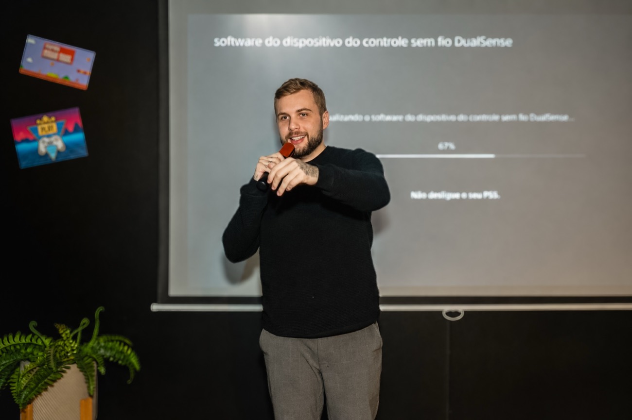 Nicolas Vaz palestrando